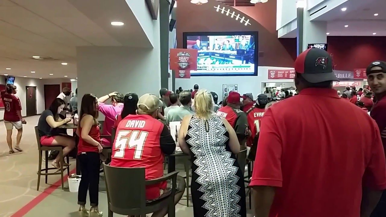 Buccaneers select Vernon Hargreaves #11 overall (Fan Reaction)