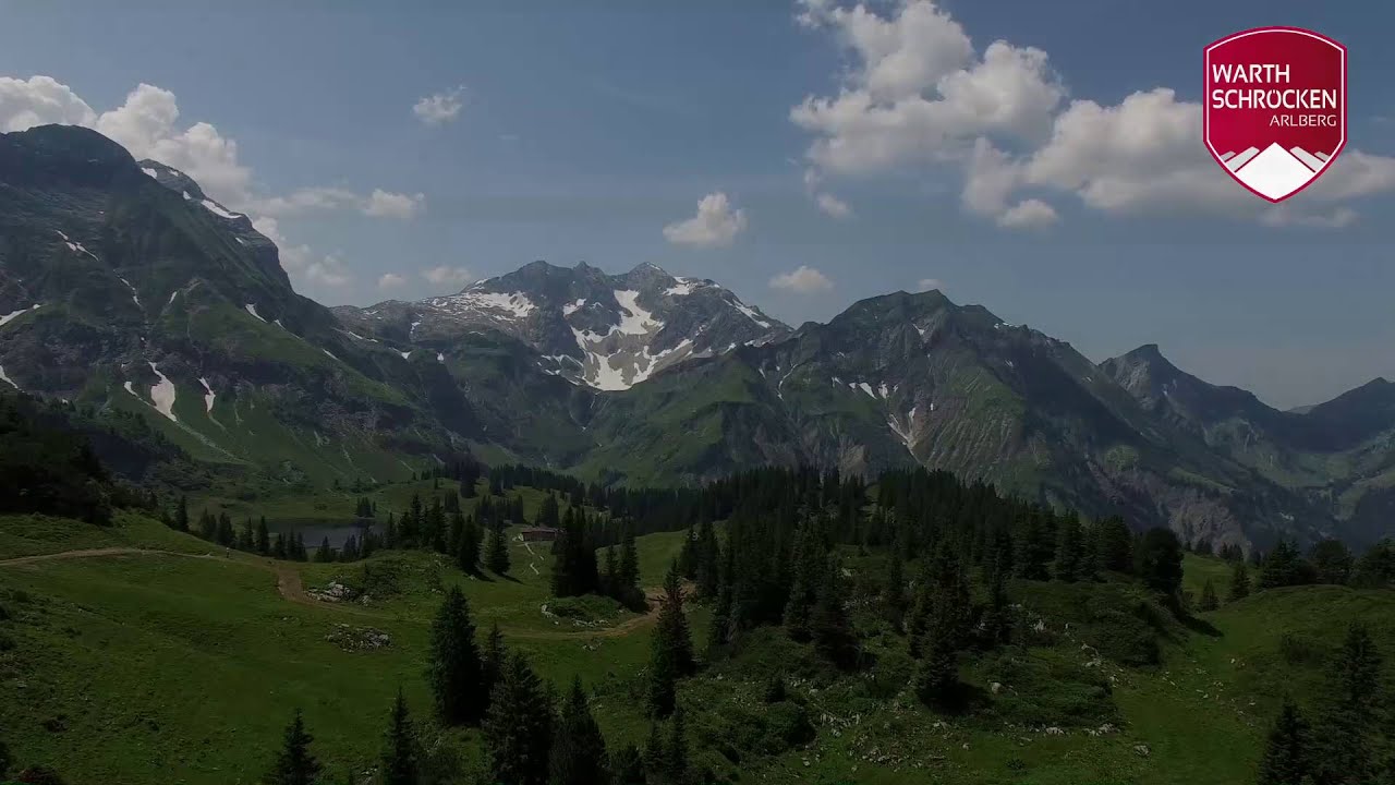 Einzigartige Bergwelt Warth-Schröcken | Sommer in den Bergen | Drohnenflug über Dörfer