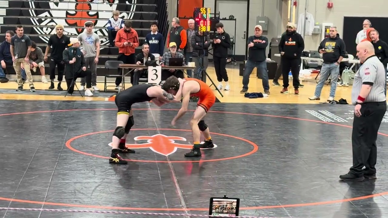T. Thompson (GBN) vs L. Aye (STCE) 138lbs