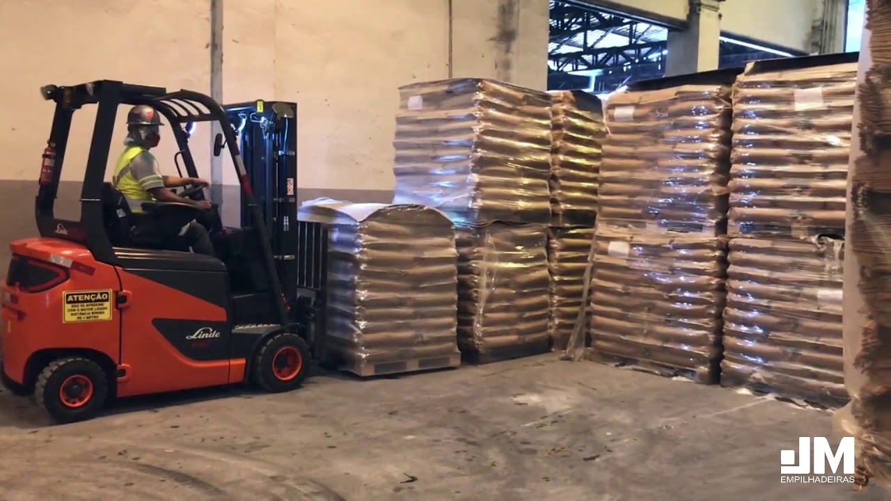 Operação Empilhadeira Linde E20