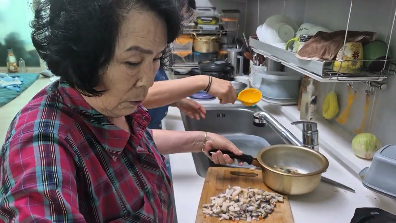 80살엄마 현순이네엄마와 합동으로 전복죽 끓이기~
