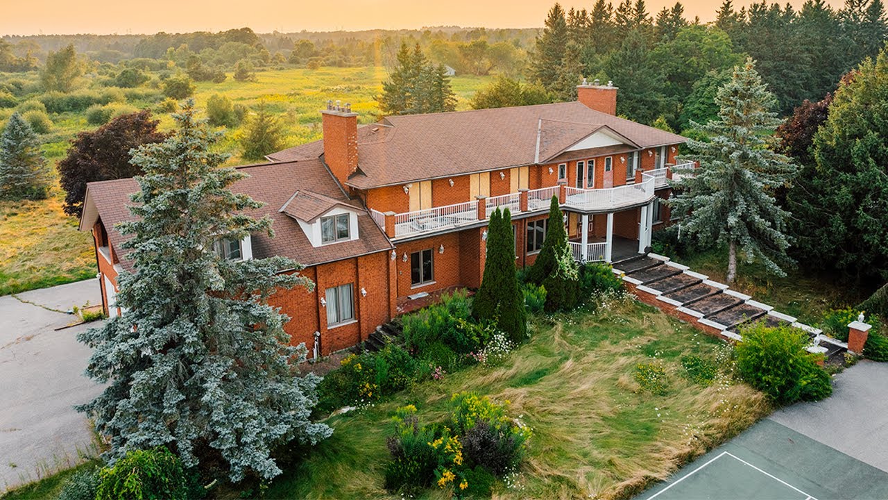 UNBELIEVABLE ABANDONED Retro 1980s Dream Mansion | Untouched Since 1983!