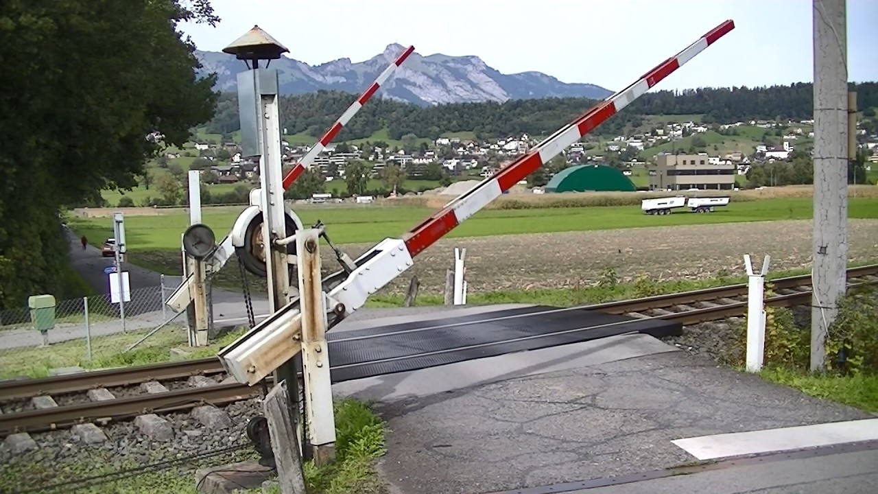 Spoorwegovergang Nendeln (FL) // Railroad crossing // Bahnübergang