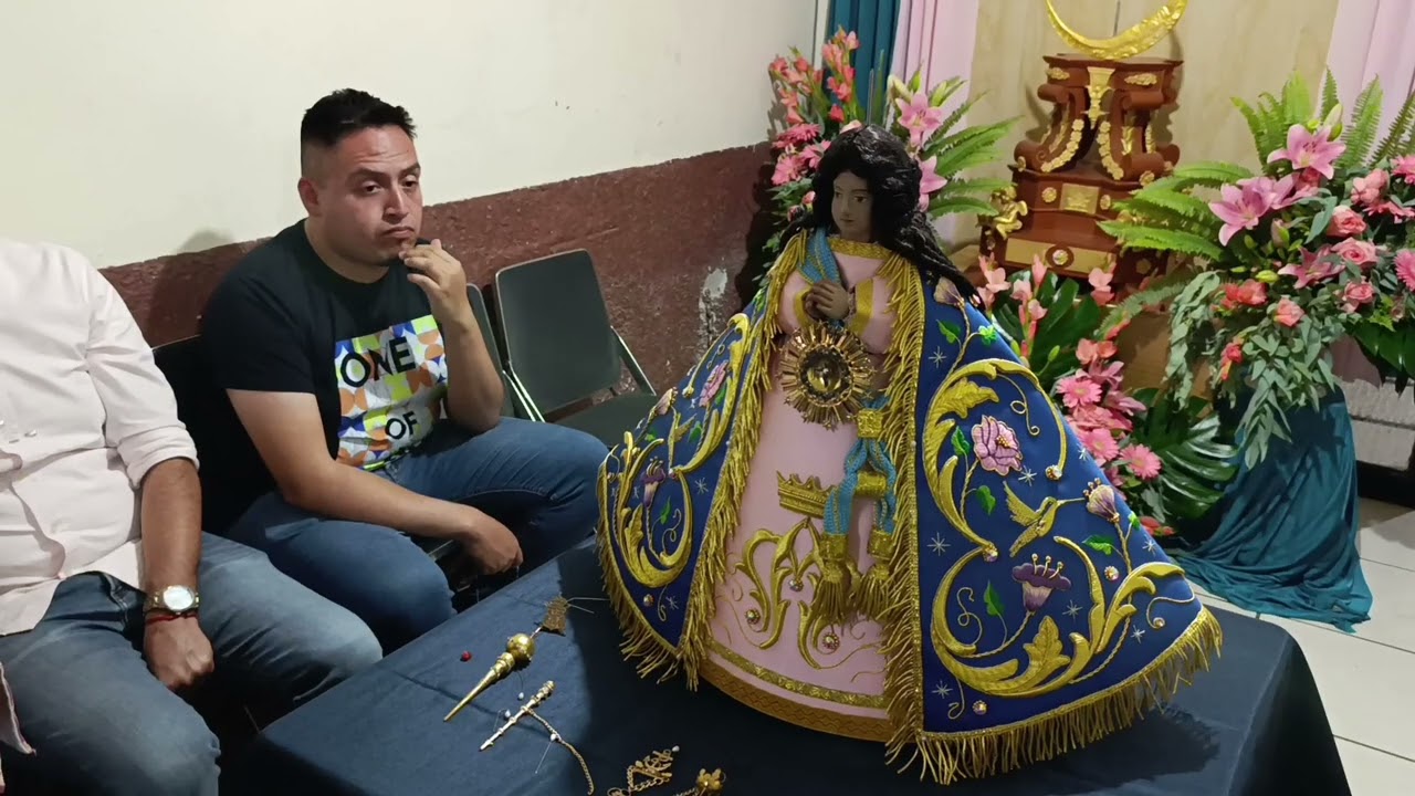 Cambio de vestido Virgen de Zapopan (Imagen de mi propiedad)