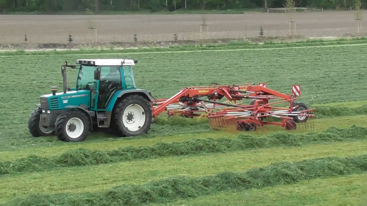 Raking silage with Fendt & Ziegler