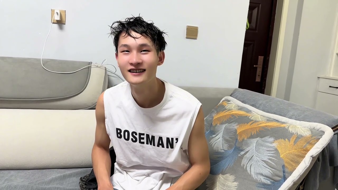 我不舒服小贤冒雨送药，橘子感动的泪水在眼里打转，小贤真是傻子