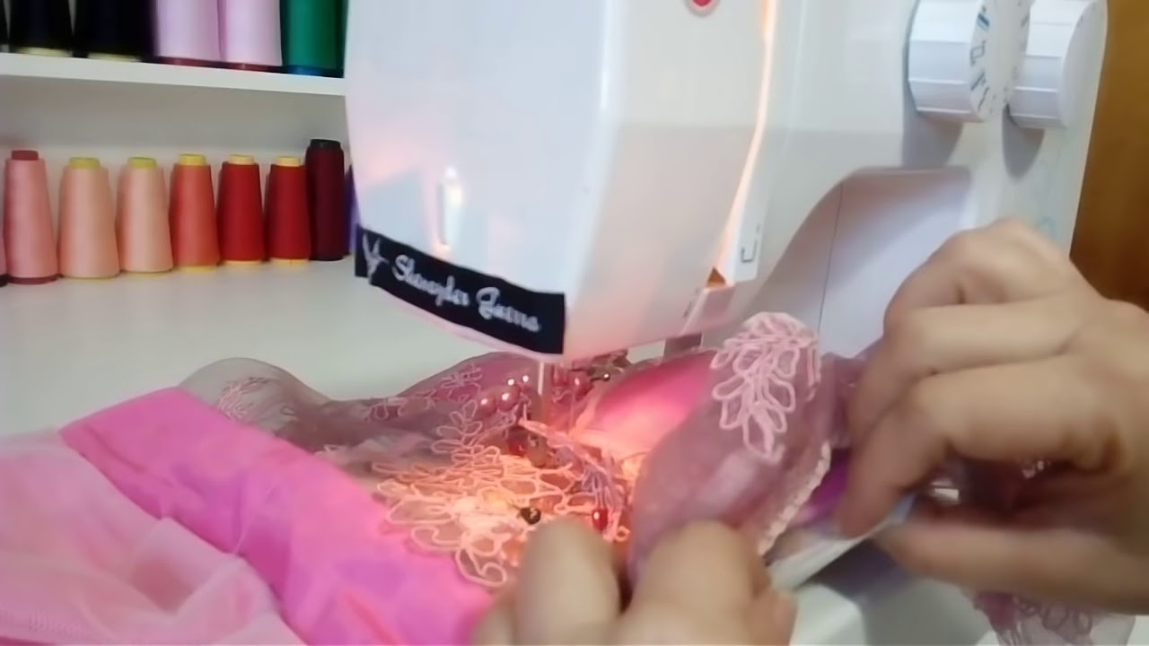 Aplicando rendas de tule bordado a máquina