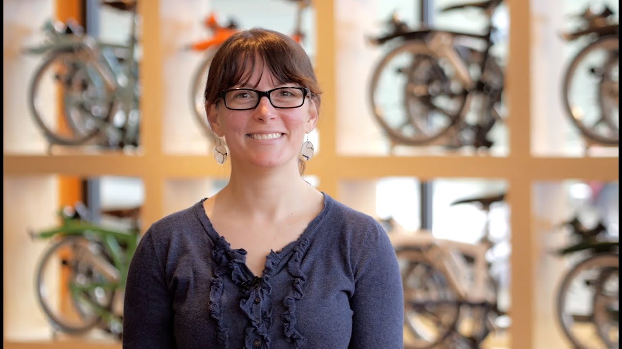 Brompton Bicycle -- Amy demonstrates folding & unfolding a Brompton