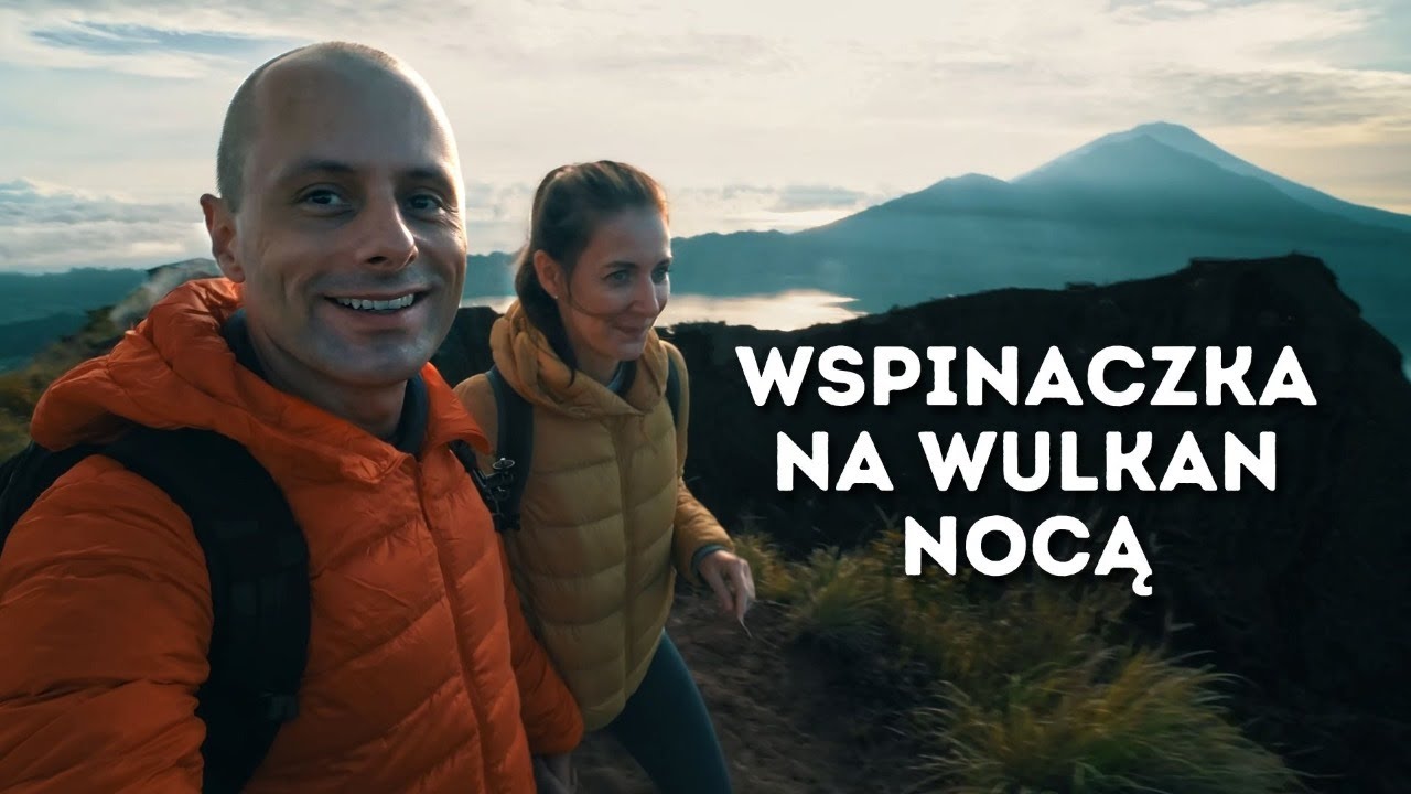 Wspinaczka na wulkan przed wschodem słońca. Bali, Indonezja.