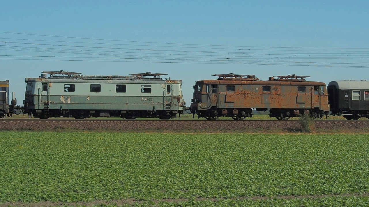 Transport historycznych elektowoz&oacute;w EU05-22 i EP02-08