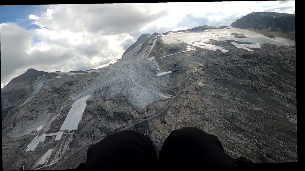Gleitflug von der gefrorenen Wand/Hintertuxer Gletscher 3250m