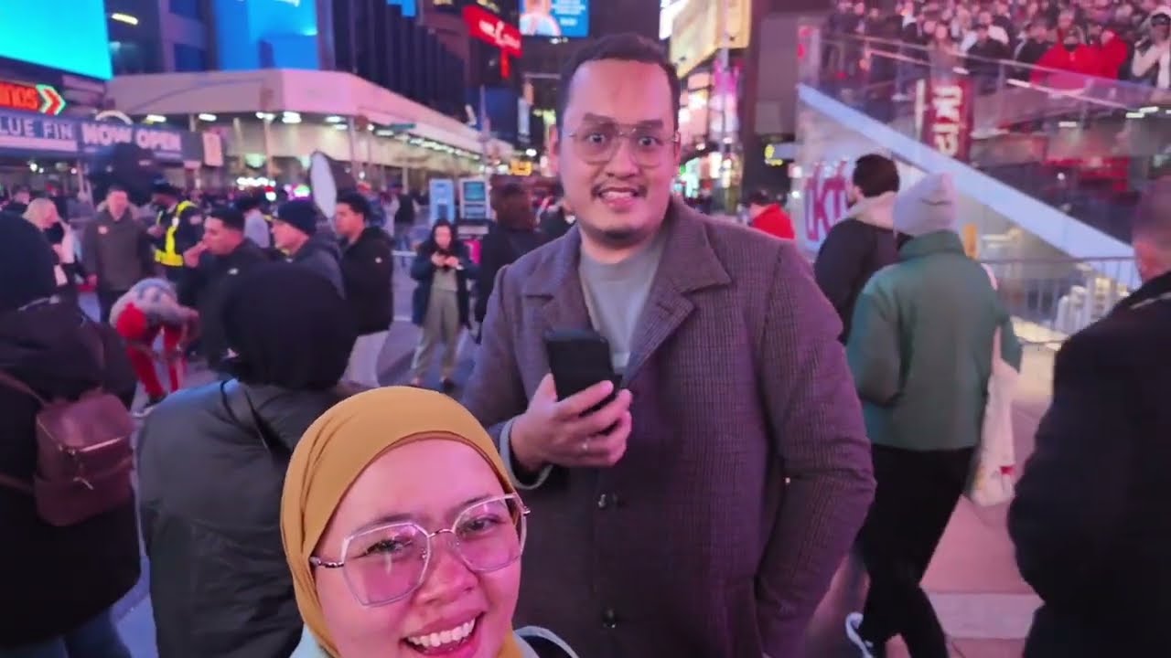 USA #13 Main ke Harvard, Woodbury Premium Outlet, Jalan-jalan di Times Square & Radio City Hall