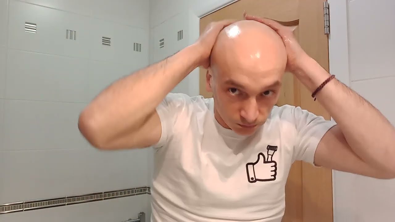 Одноразовая бритва Gillette Skinguard для бритья головы.