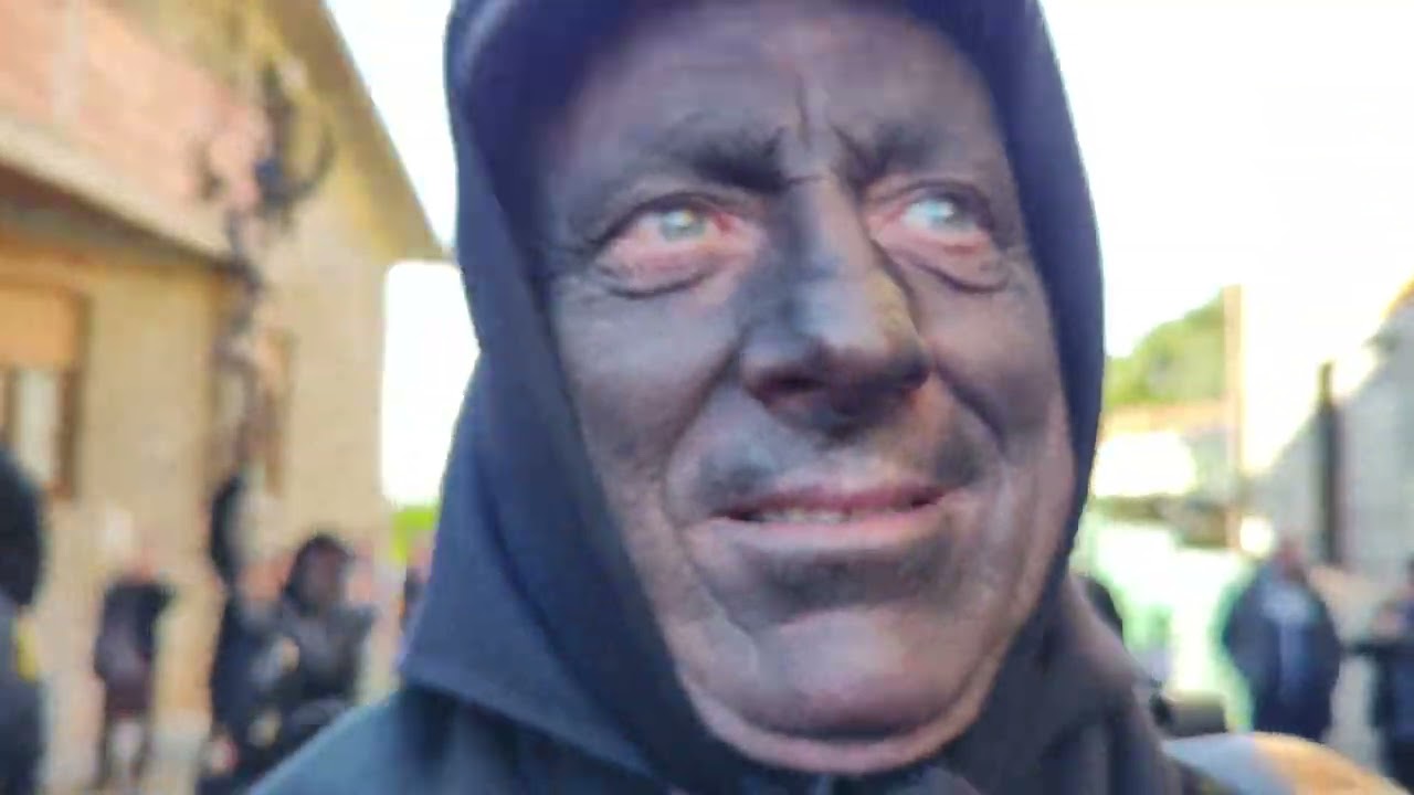 Ula Tirso 2024 - Su Carrasegare Ulesu - Punto di partenza della sfilata vista dallo spettatore ....