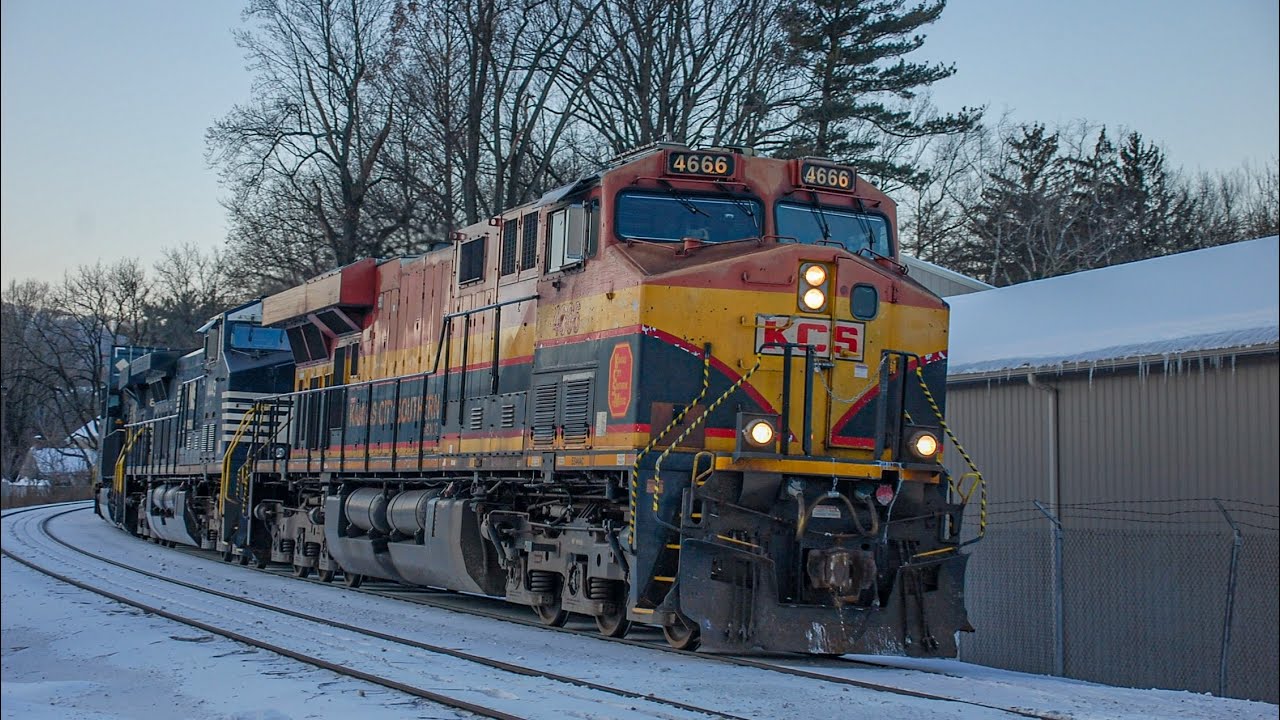 NS 24X through Emmaus, PA with KCS 4666 leading! (1/28/26)