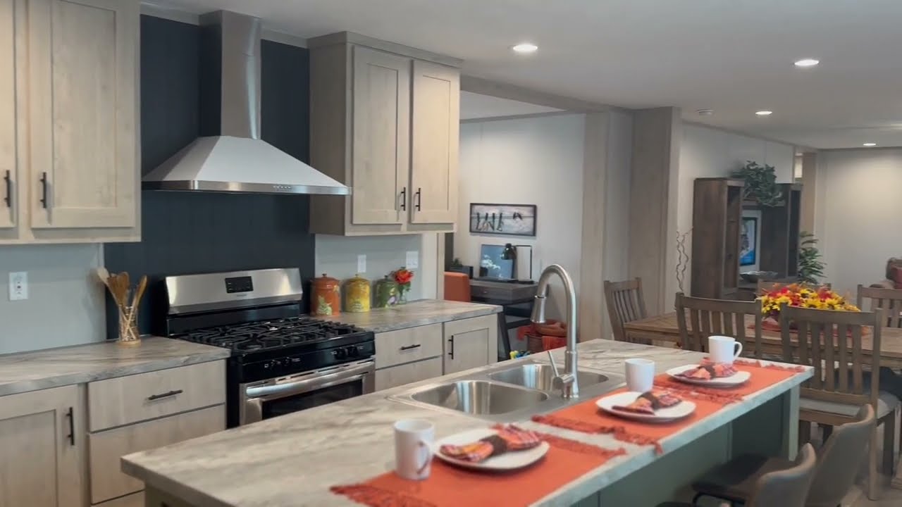 Clayton Home Tour &ldquo;THE RAINIER&rdquo; (5 bed // 3 bath) MASSIVE!!!! (IN STOCK)