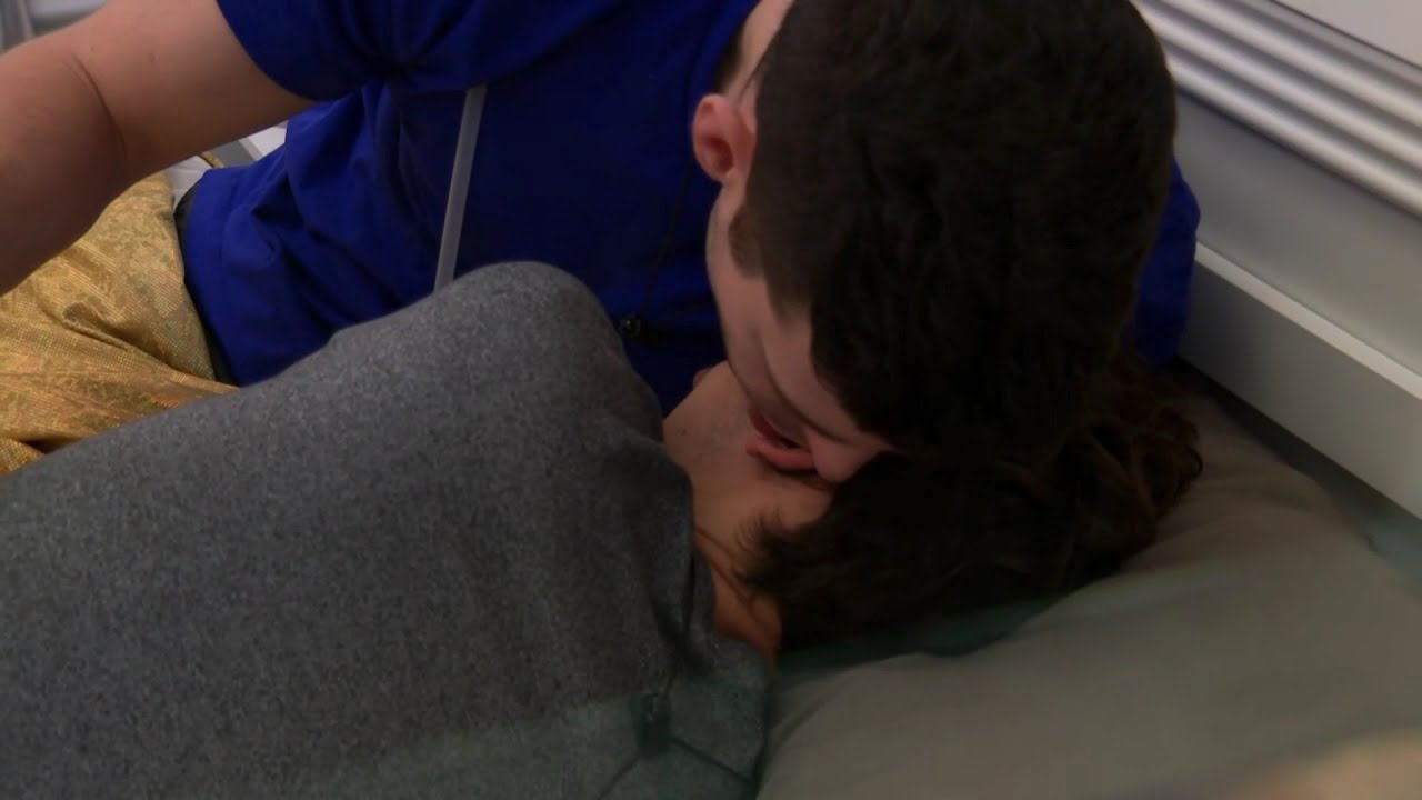 Day 47 - 4/26 10:55p - Game talk, Will loves Kev's lips, Kev tongues ice into Will's ear.