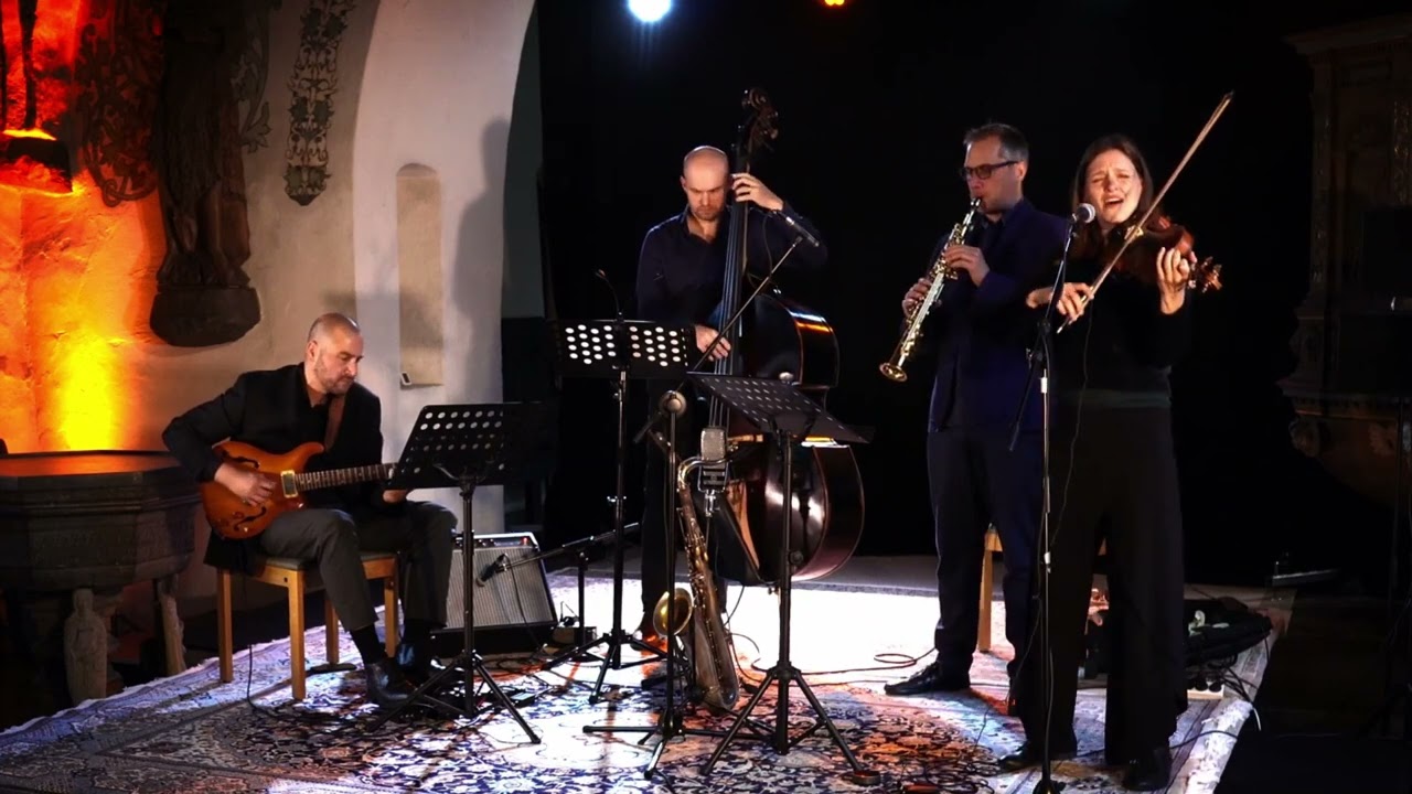 Julia Czerniawska Group
