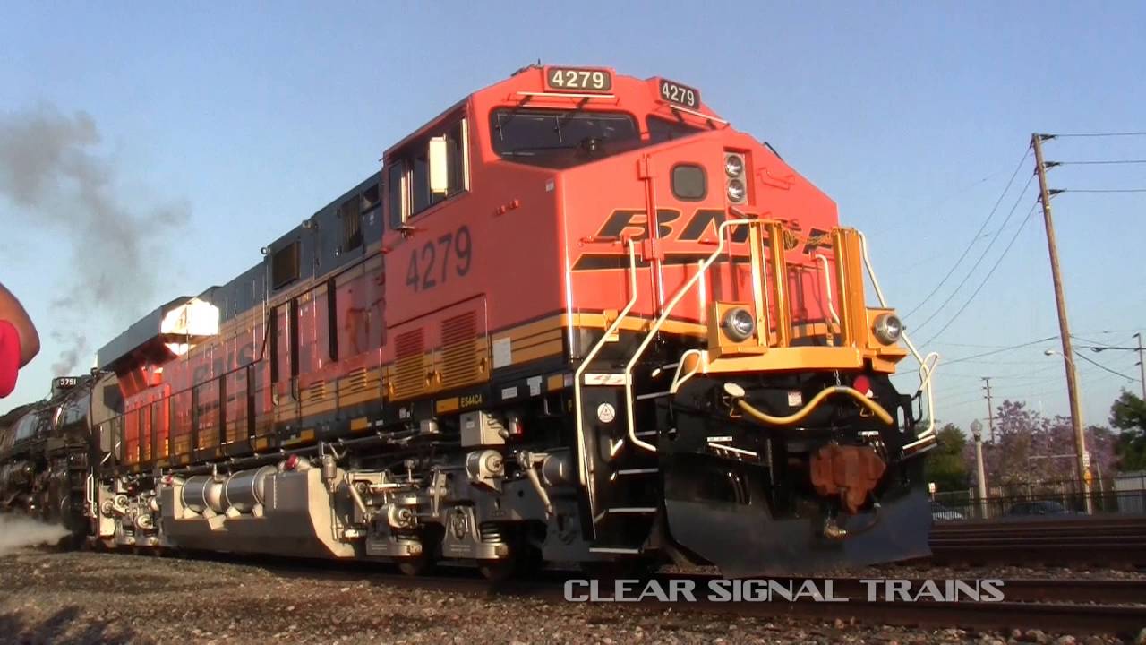 Santa Fe Steam Engine 3751 Departs Fullerton Railroad Days 2016