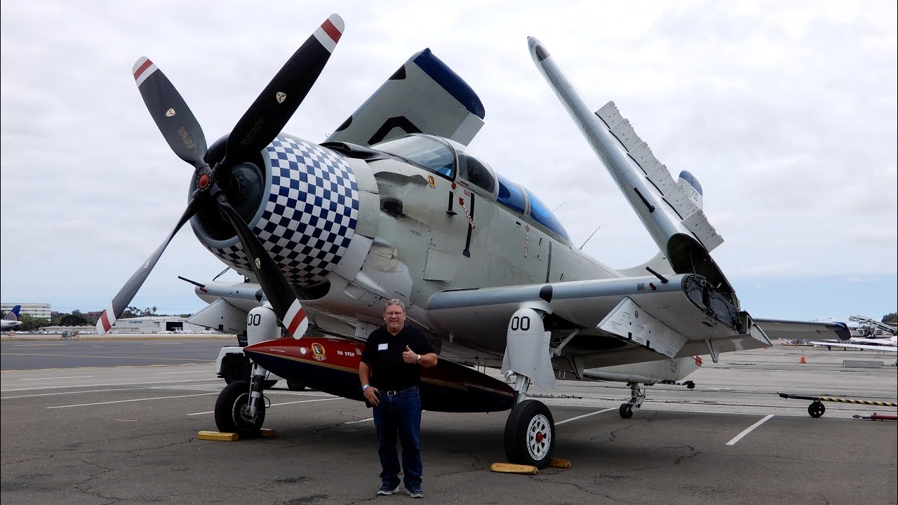 Flight in a Douglas A-1 Skyraider Collings Foundation N188RH - AD Skyraider