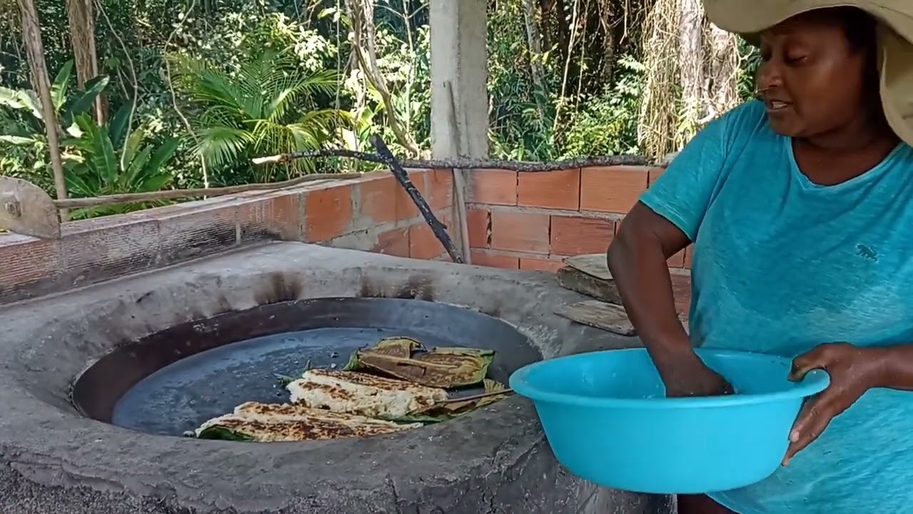 BEIJU DE MASSA PUBA FEITO NA FOLHA ASSADO NO FORNO DE FARINHA