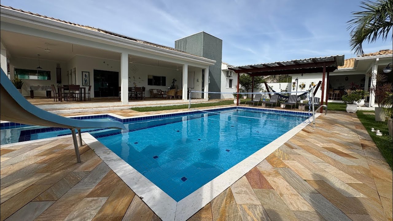 🏡 Casa com 4 Suítes e Piscina a 100m do Mar em Peruíbe | Lado Praia com Escritura e Financiamento!