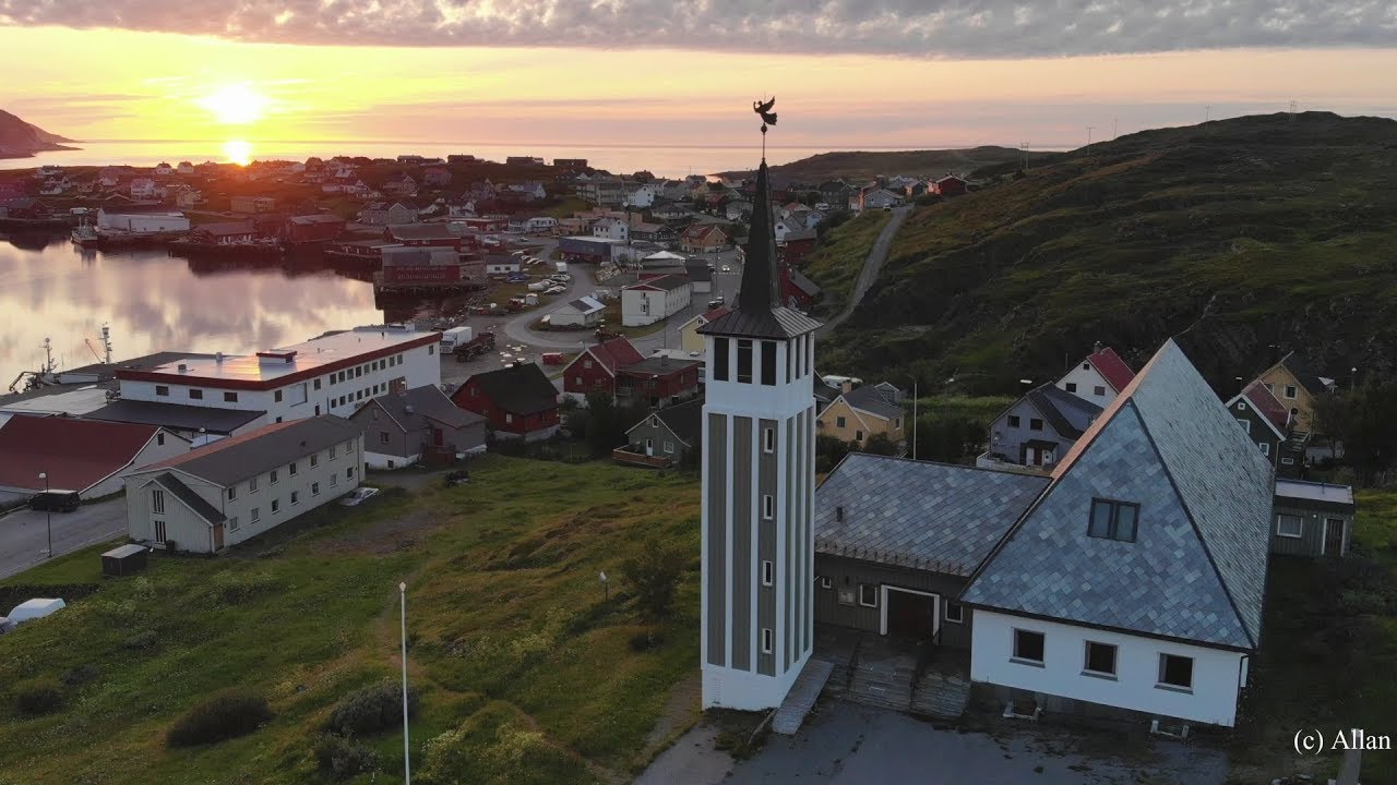 Mehamn Kapell / Mehamn Chapel at midnight [4K aerial film]