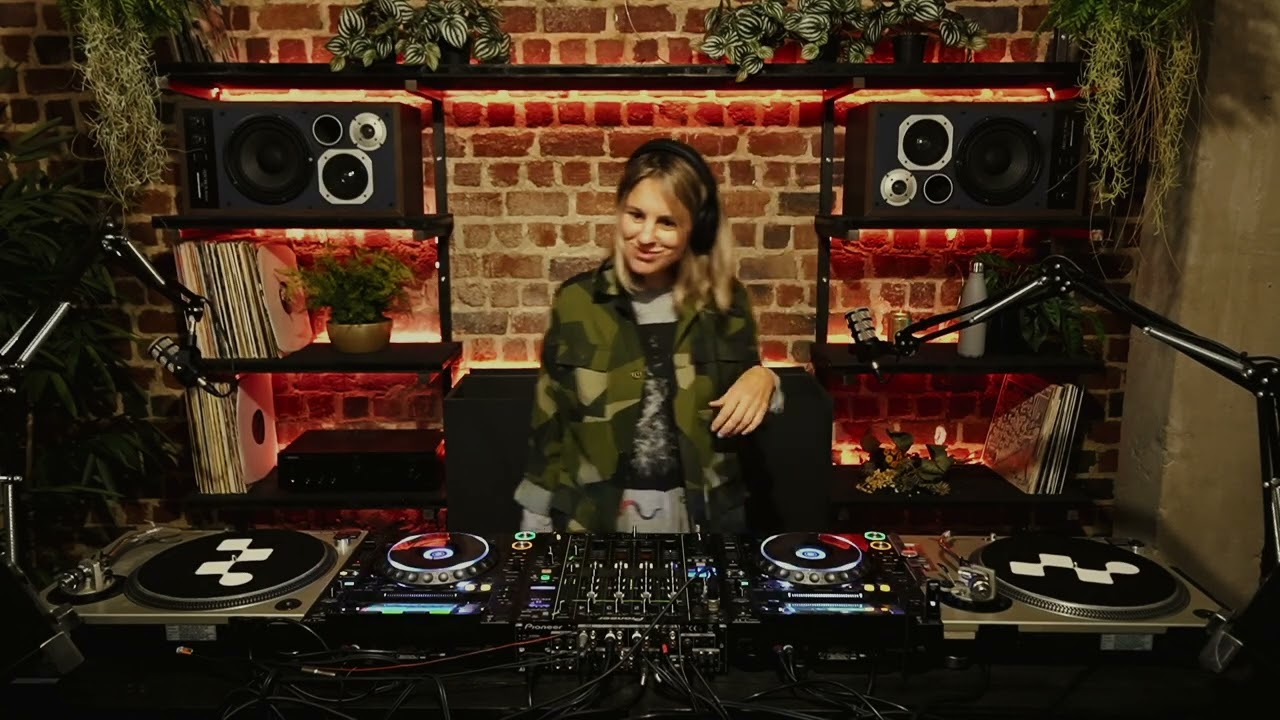 Roberta Miss | Microwave | Ambient, Spoken-word, Techno, Bass, Field-recording mix | 28.09.2025