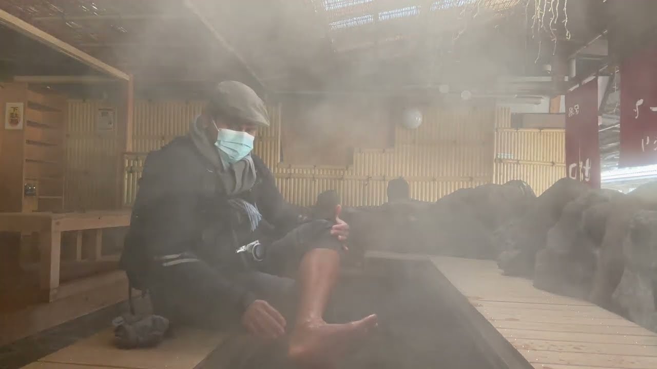 Hot spring foot bath Kami Suwa Station platform