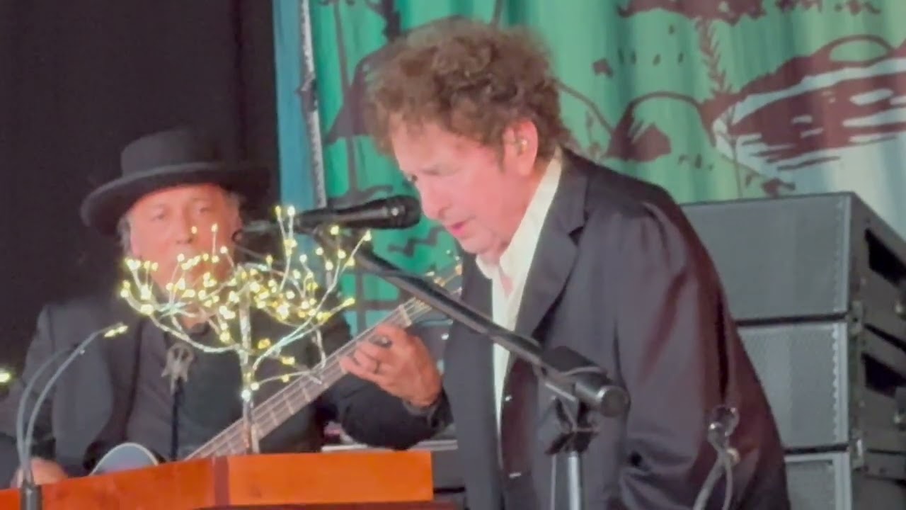 'Til I Fell In Love With You -  Bob Dylan - 2025-06-20 - Pine Knob - Clarkston, MI