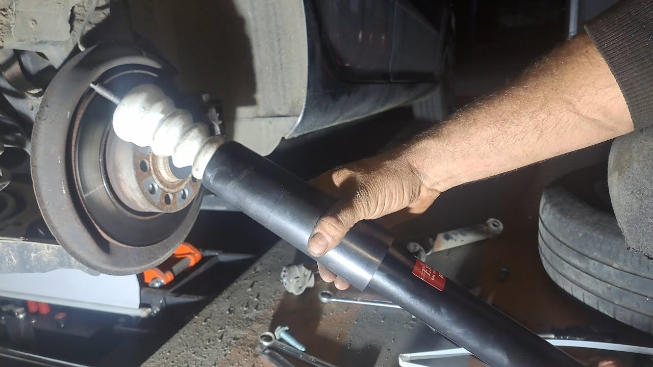 VW Golf 5 - Rear shock absorbers replacement / Смяна на задни амортисьори (Фолксваген Голф 5)