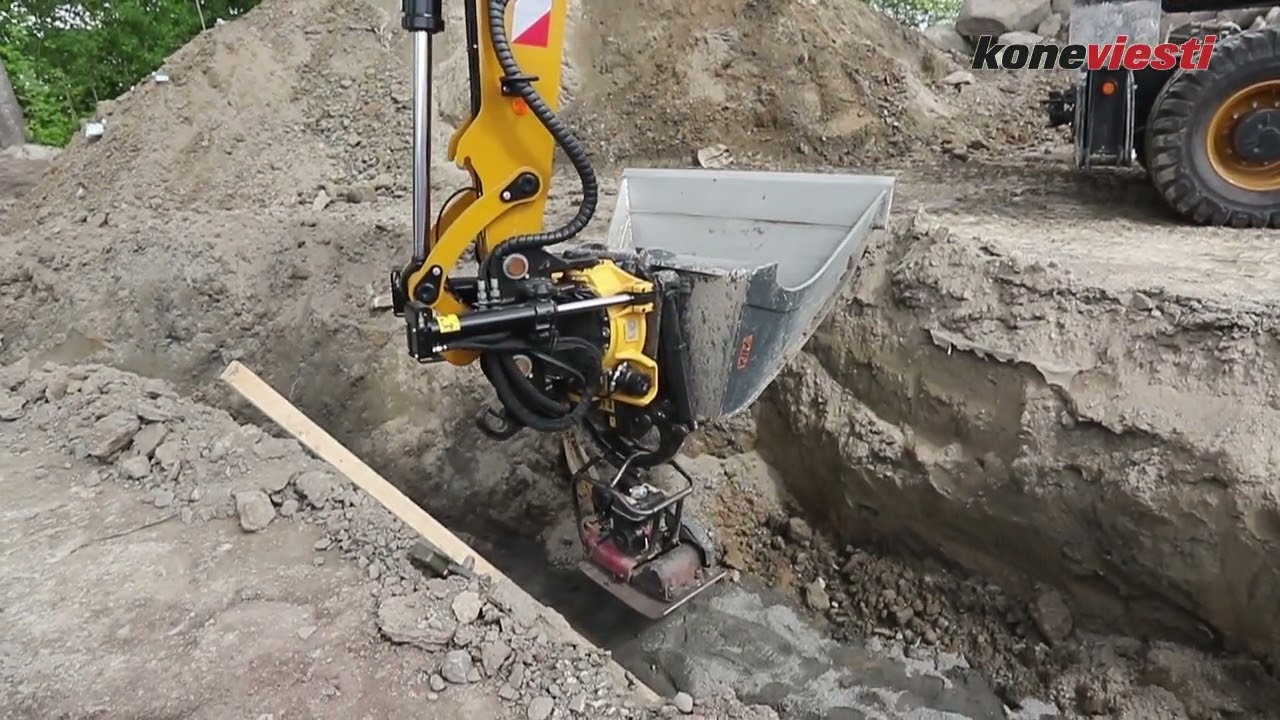 Hydrema MX17 -kaivinkone Koneviestin testauksessa