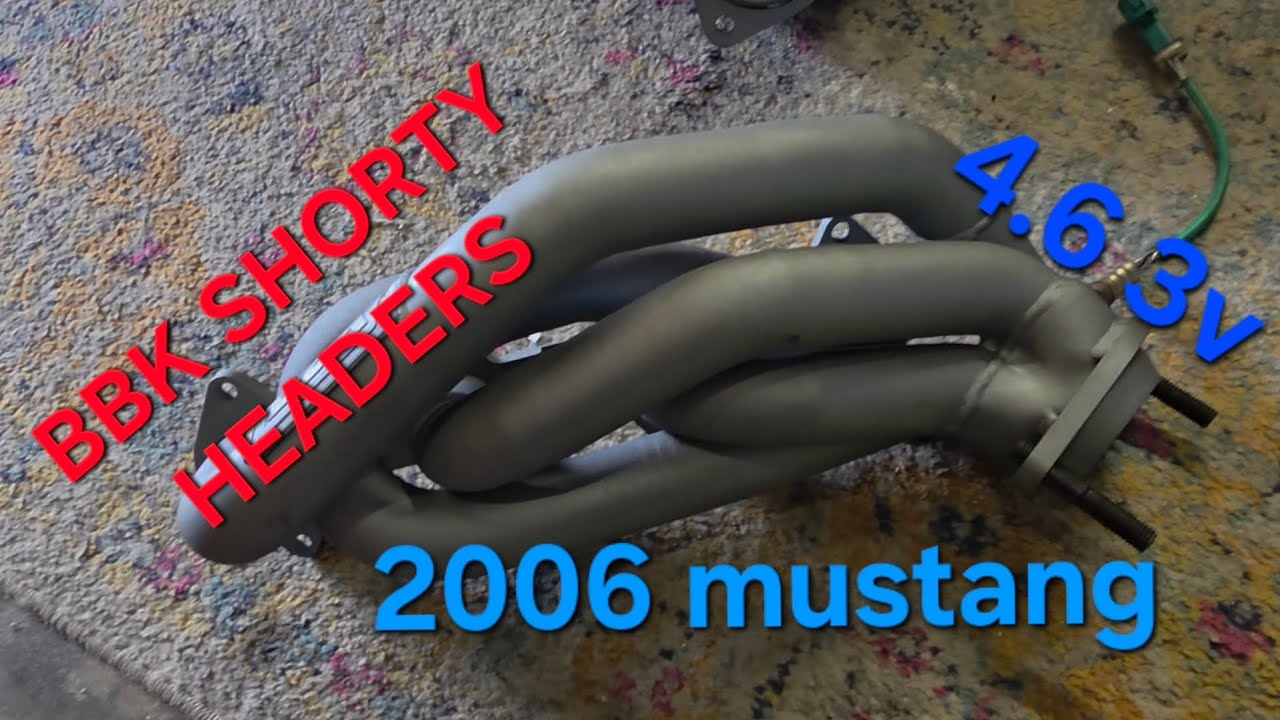 Установка короткого выпускного коллектора BBK на Mustang GT 2006 года.