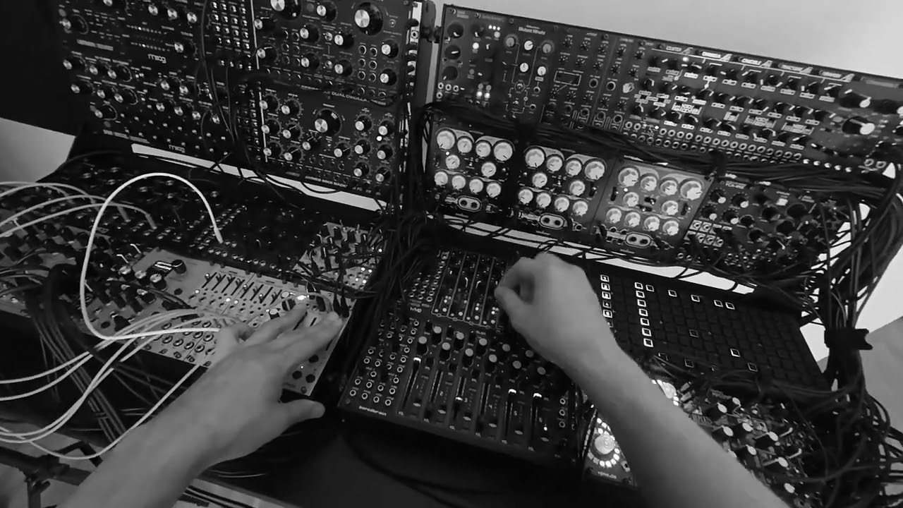 Modular Improvised Techno // Displaced Rhythms // 144 BPM // WMD Drums // OXI One MK2 // Moog