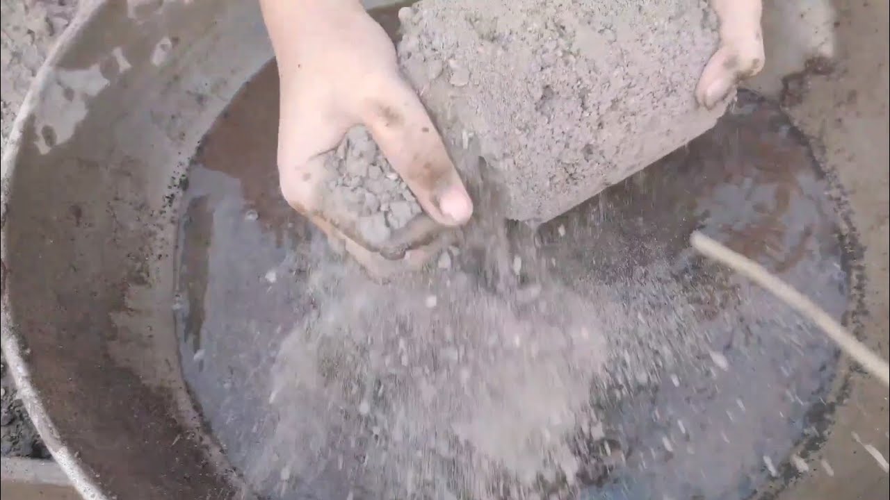 Gritty crumbling biggest cylinder crumbling in lots of water + dry floor asmr crumbling video 💦💤😴