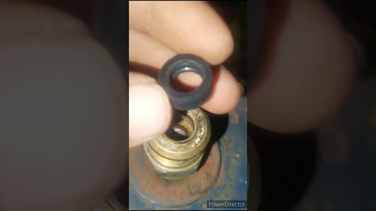 how to fix leakage problem in lpg gas cylinder #viralvideo     ____________#shorts_ _______#cylinder