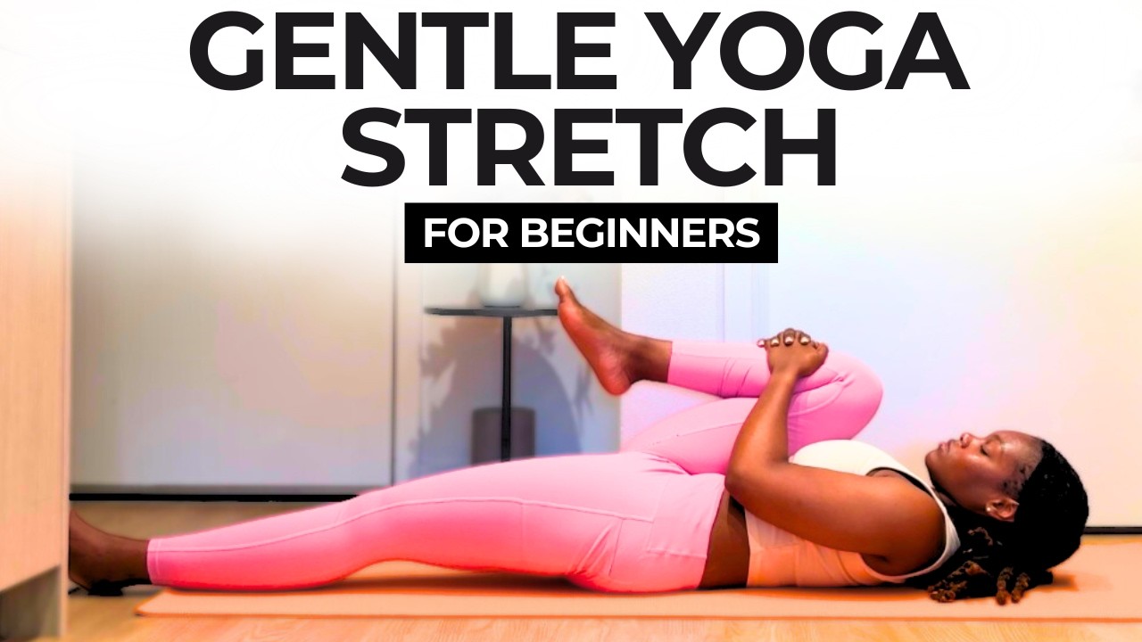 8-минутная мягкая растяжка в йоге для начинающих | Инструктор по йоге (афроамериканка)