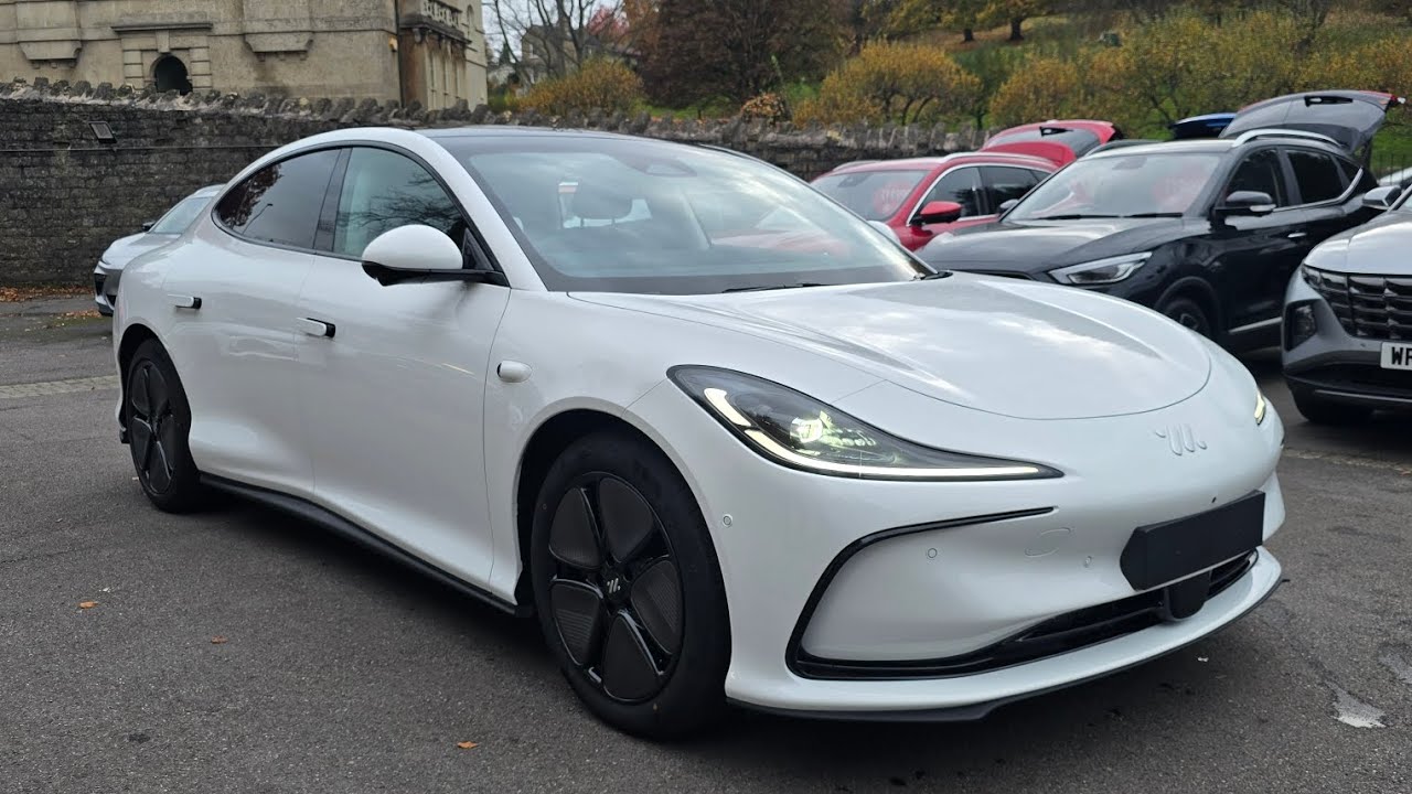 MG IM5 75kWh Standard Range White
