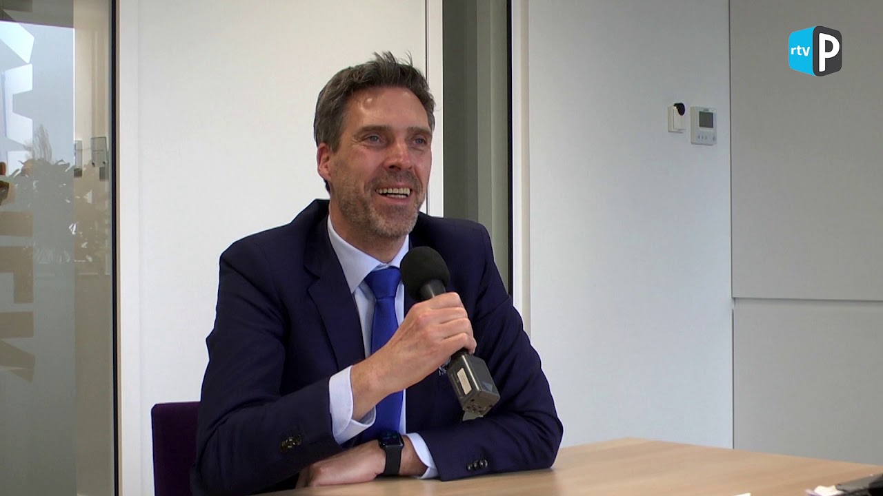 TV Papendrecht interviewt de burgemeester.