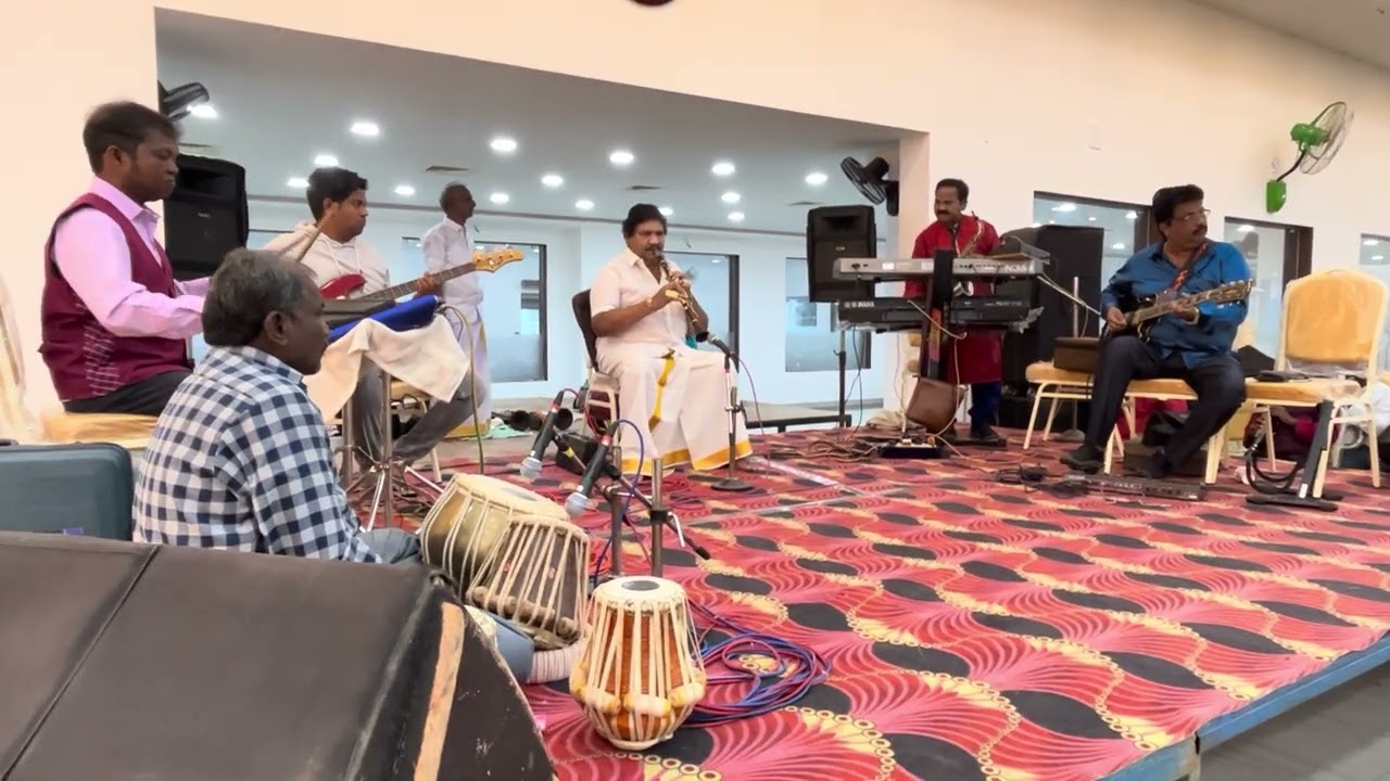 Ilaya Nila Pozhigirathey | James Band