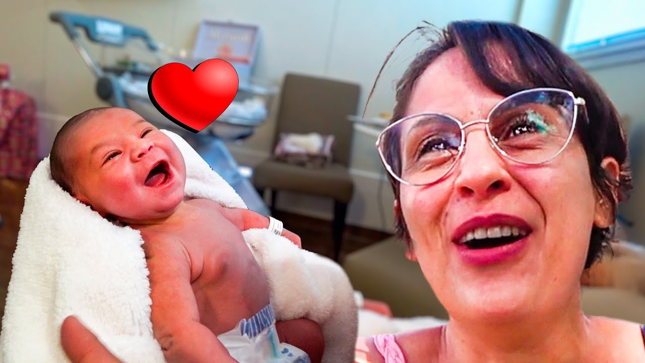 REAÇÃO DA MINHA MÃE CONHECENDO A NOSSA FILHA😍❤
