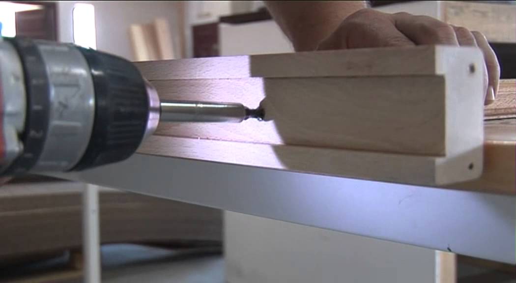 Montage d'une lisse basse pour garde-corps en bois - SOGEM
