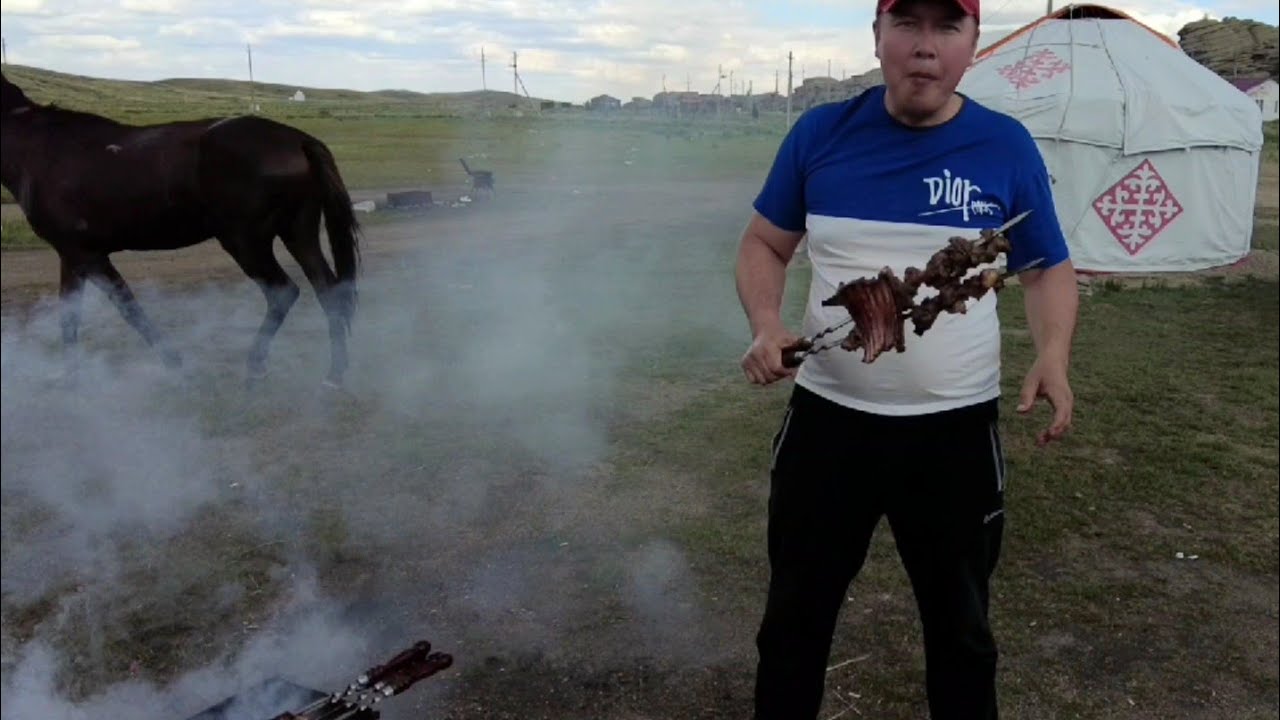 Cooking meat National Park Bayanaul Баянауылдағы саяхат, ет пісіру 
