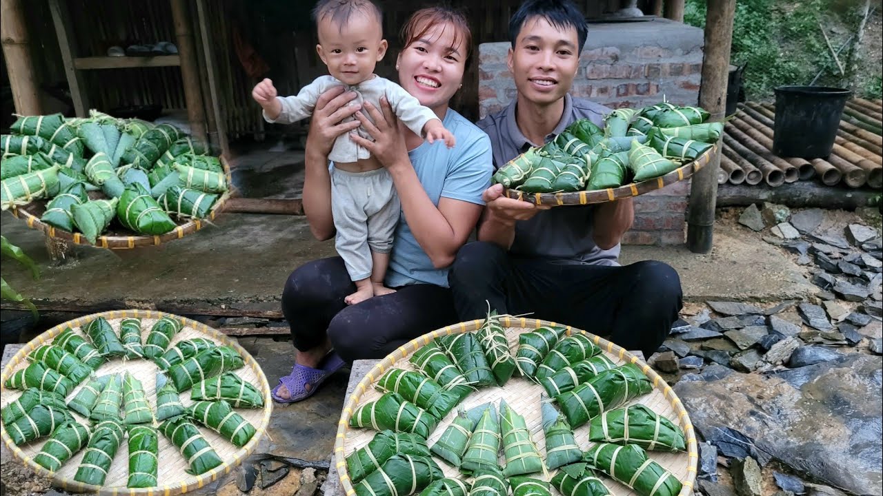 1 day of baking with your baby - making cakes to sell at the market - eating cakes with your baby