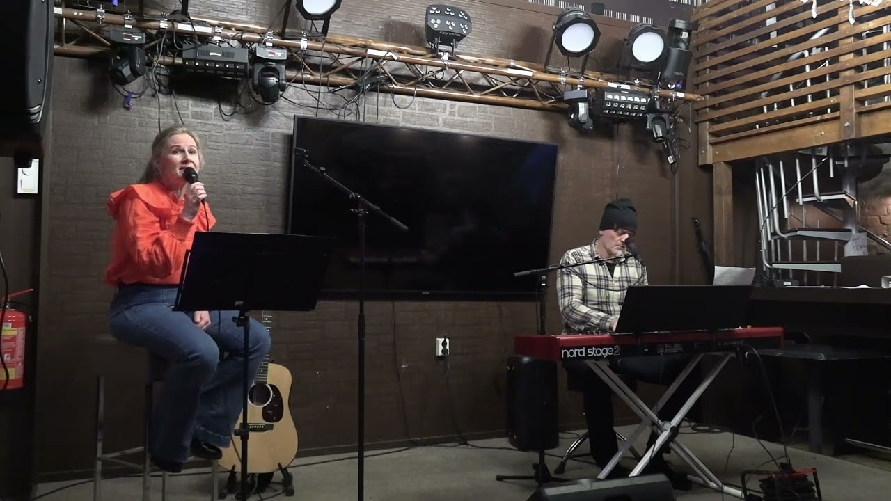 &Oslash;yvind Jensen og Aina Salberg synger 