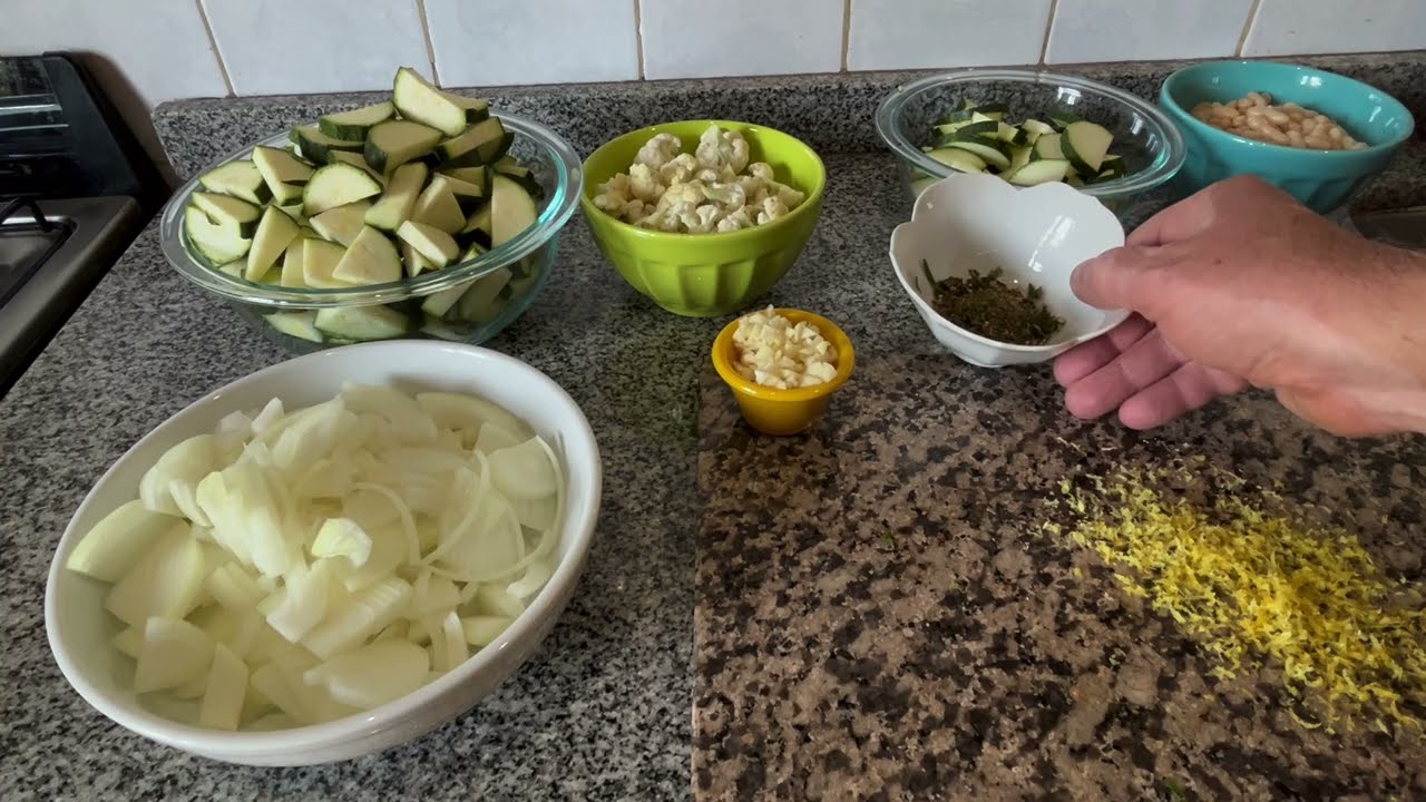 Блюда, которые можно приготовить быстро и просто: запеканка из цукини, картофеля и белой фасоли с...