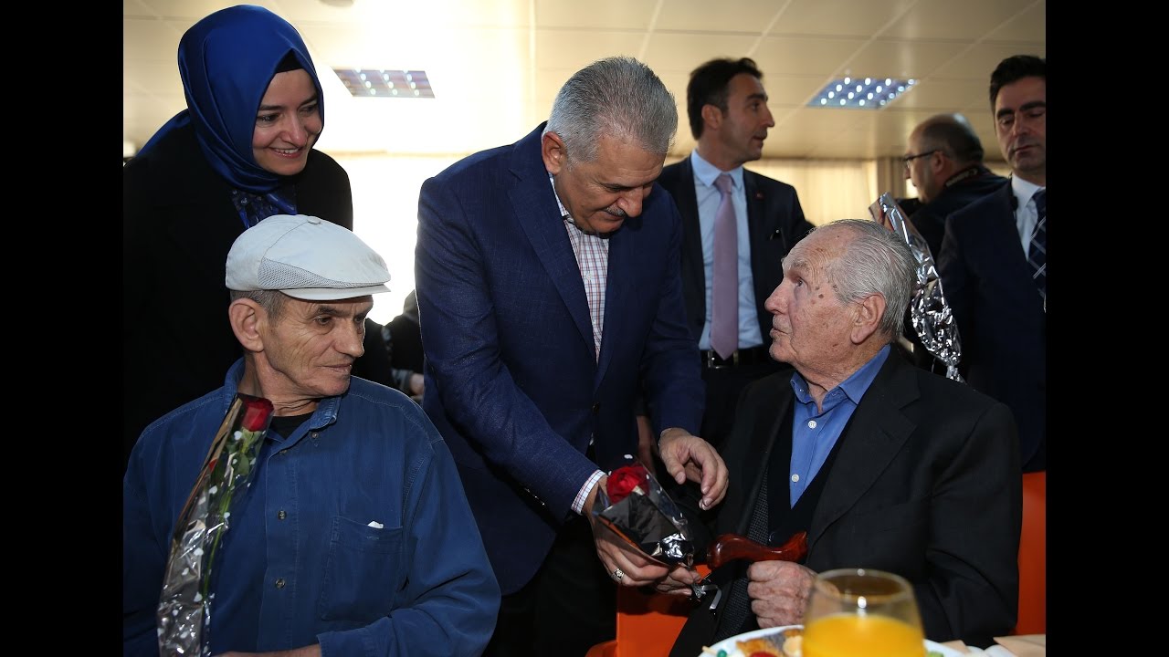 Başbakan Yıldırım, Seyranbağları Huzurevi Yaşlı Bakım ve Rehabilitasyon Merkezini ziyaret etti
