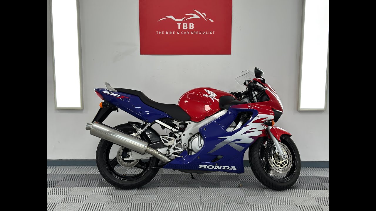 Honda CBR600F 1999 года выпуска, пробег 4600 миль.