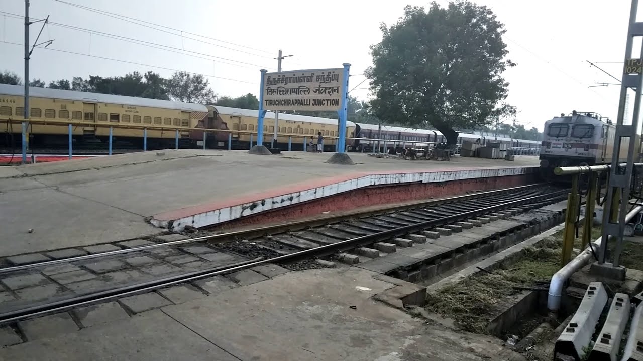 Train Arriving & Departing Tiruchchirappalli Junction