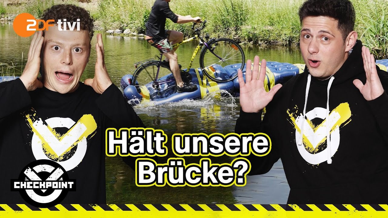 Fluss &uuml;berqueren EXTREM: 🌊 Experiment mit Matratze und Amphibienfahrrad! | Checkpoint ZDF
